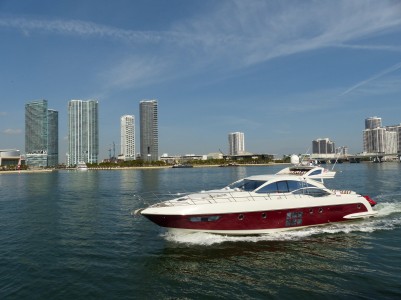 Miami-Skyline-Schnellboot