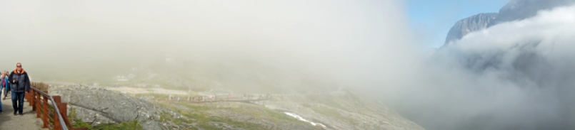 Norwegen-Trollstigen-Aussicht-Nebel-Panorama-1