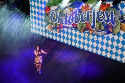 AIDA-Theatrium-Oktoberfest-Antonia_aus_Tirol-2