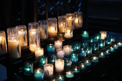 Rouen-Kathedrale-Innenraum-Kerzen-5